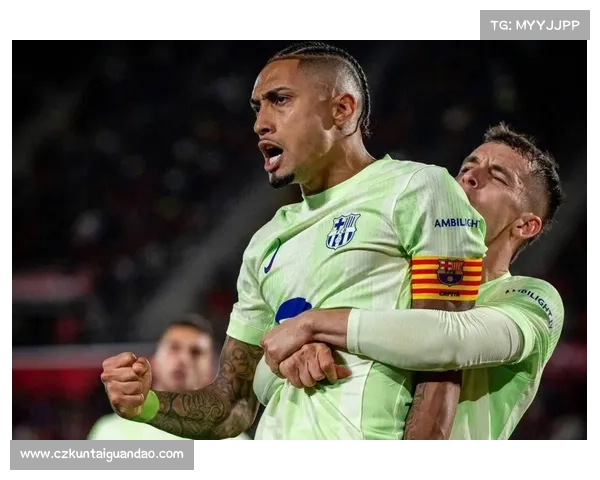 拉菲尼亚热身赛遭遇球迷怒声回应方式引发热议 拉菲尼亚热身赛遭遇球迷怒声回应方式引发热议